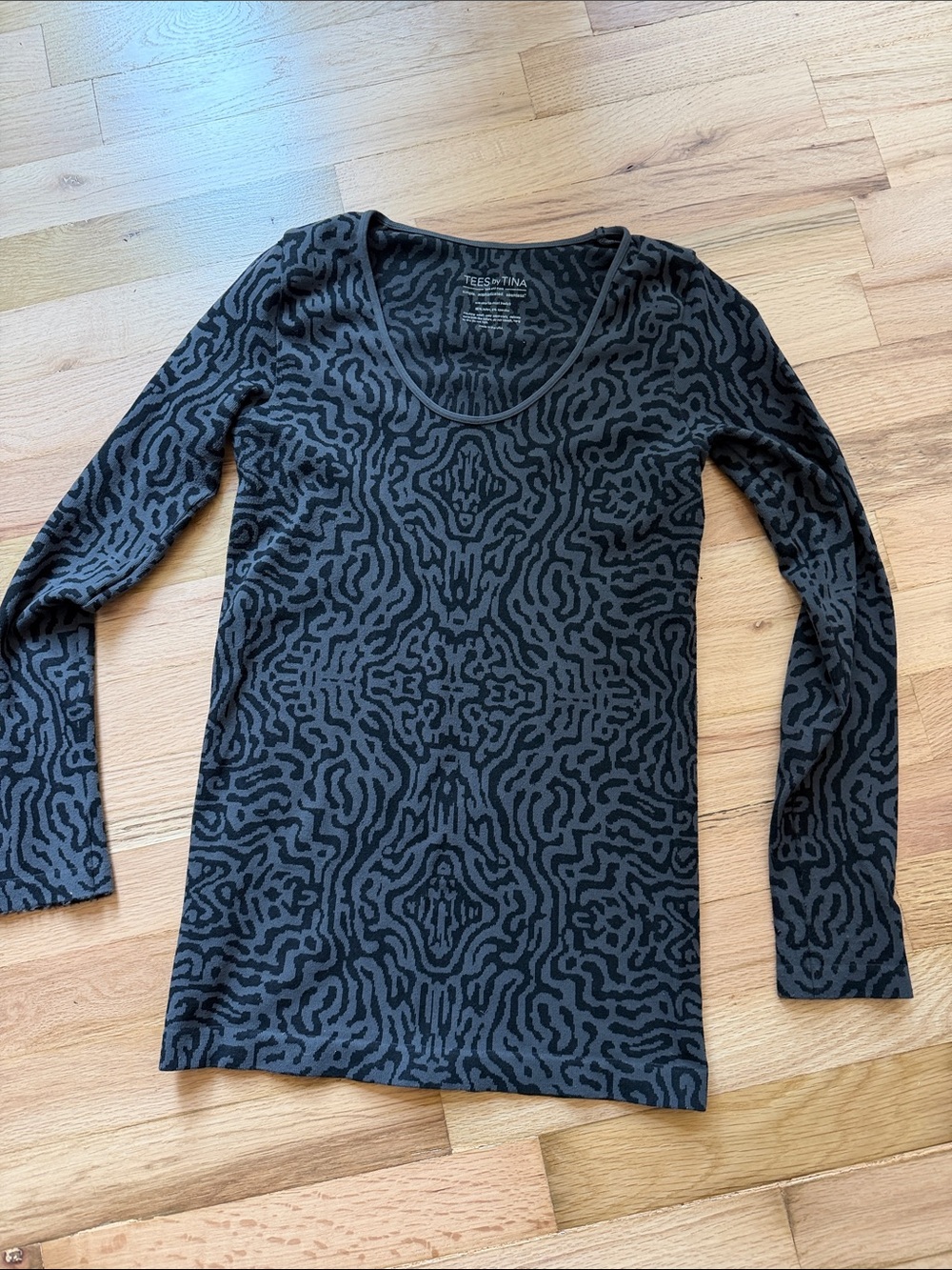 Tees by Tina Black and Charcoal Patterned Long-Sleeve Tee